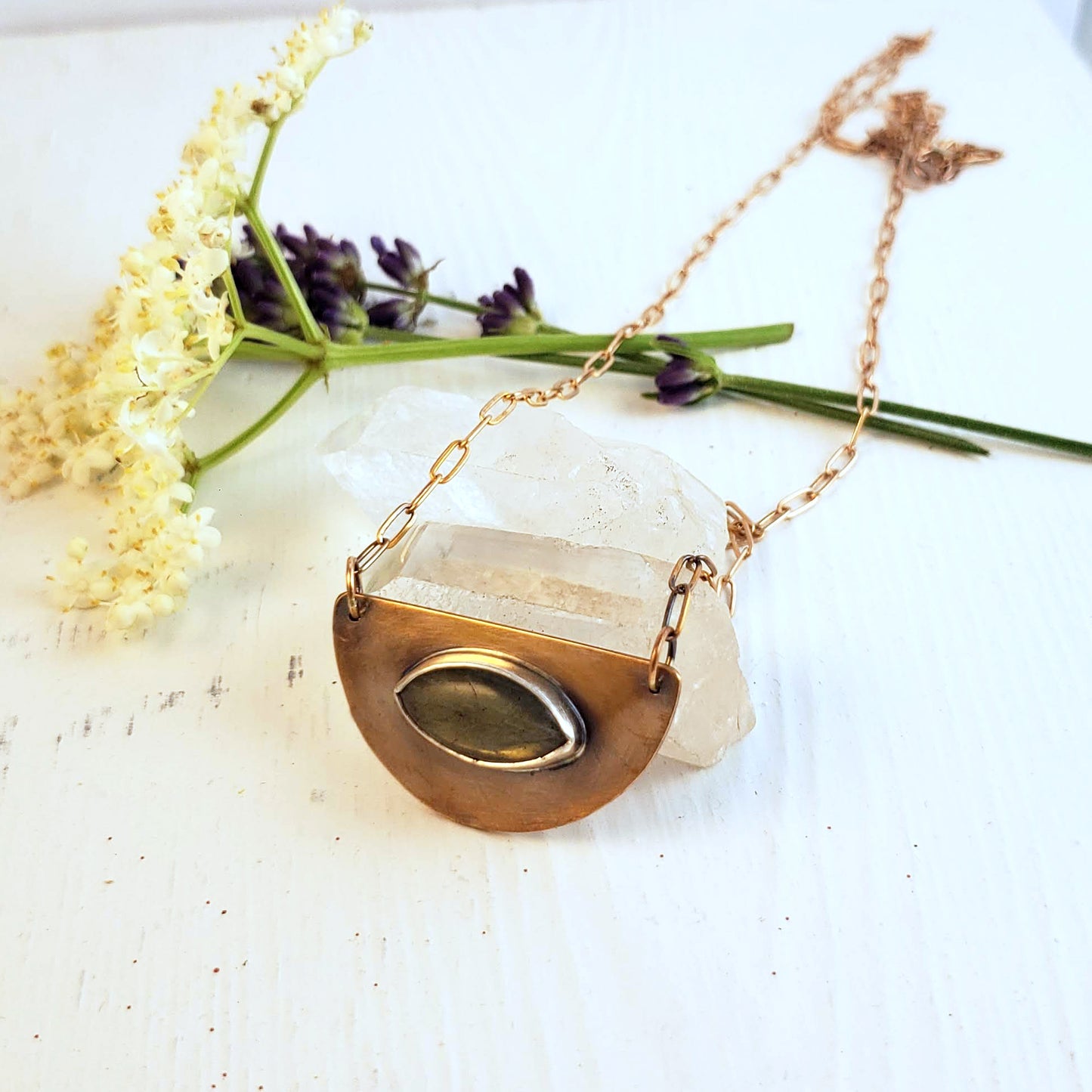 IRIS - Collar de Bronce y Labradorita
