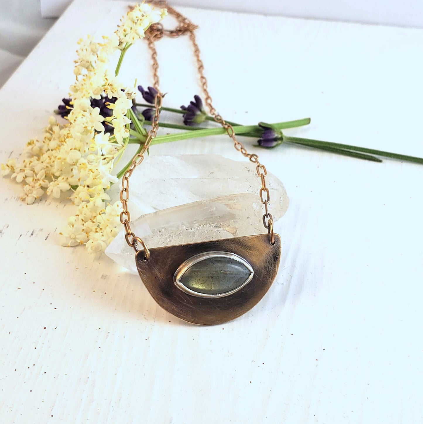 IRIS - Collar de Bronce y Labradorita