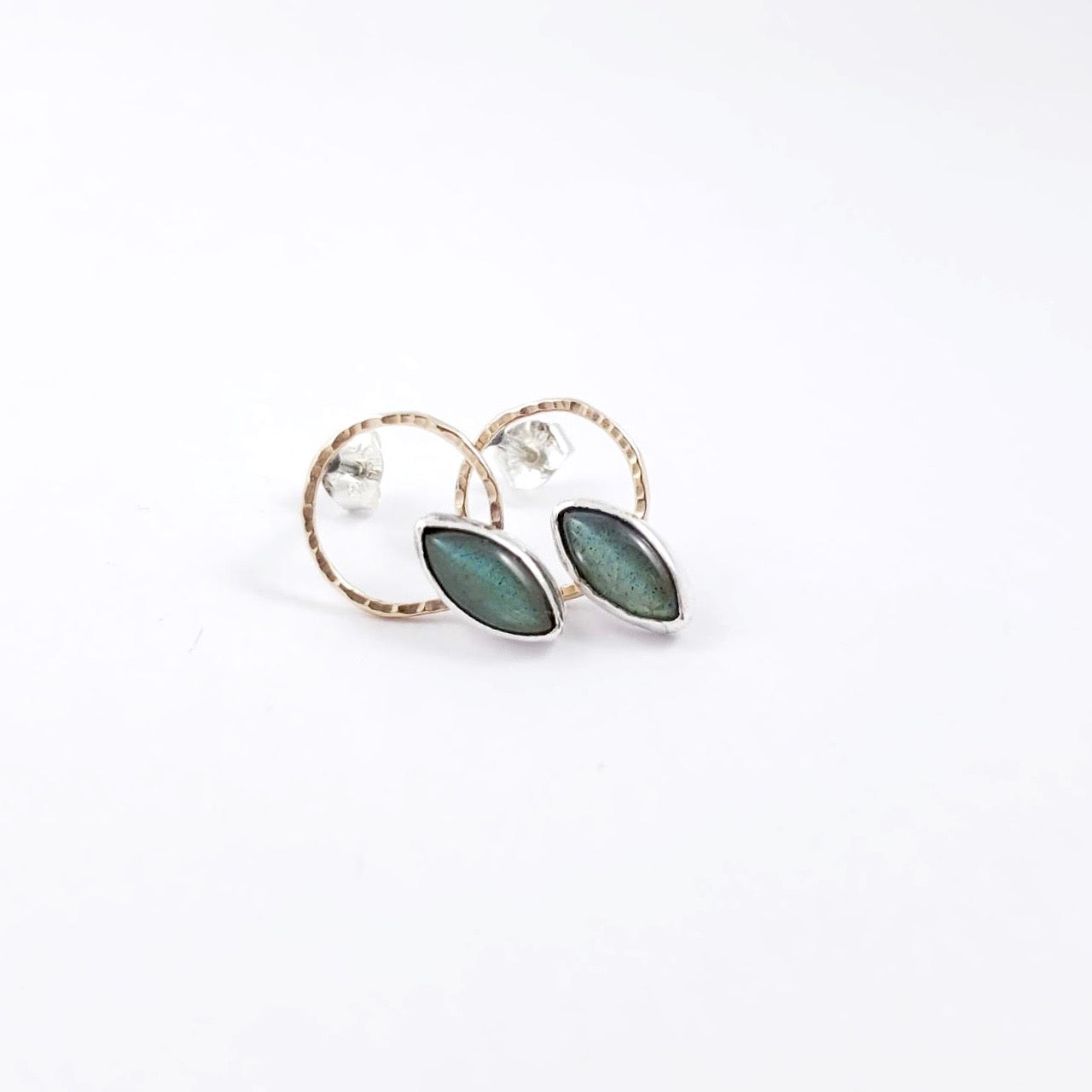 IRIS - Labradorita "La Vidente" y Studs llenos de oro
