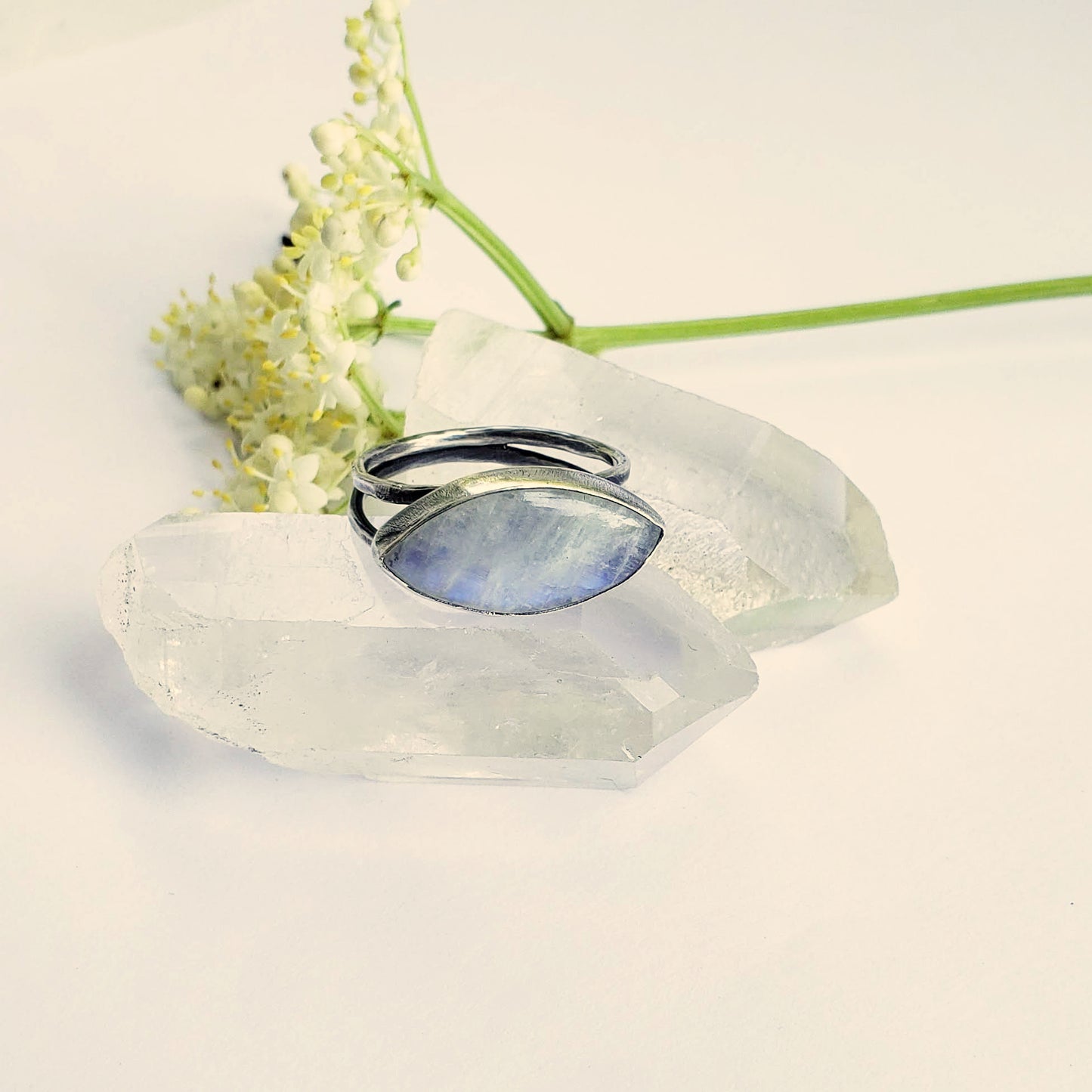 Anillo Piedra Luna IRIS "El Ojo"