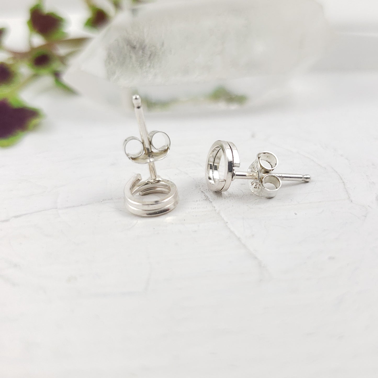 Pendientes de plata en espiral.