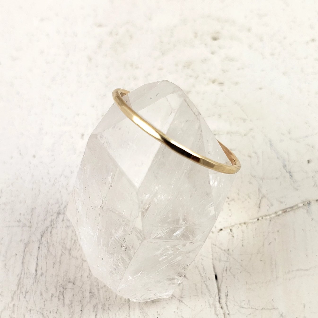 Banda delgada de oro macizo, 1 mm, facetada