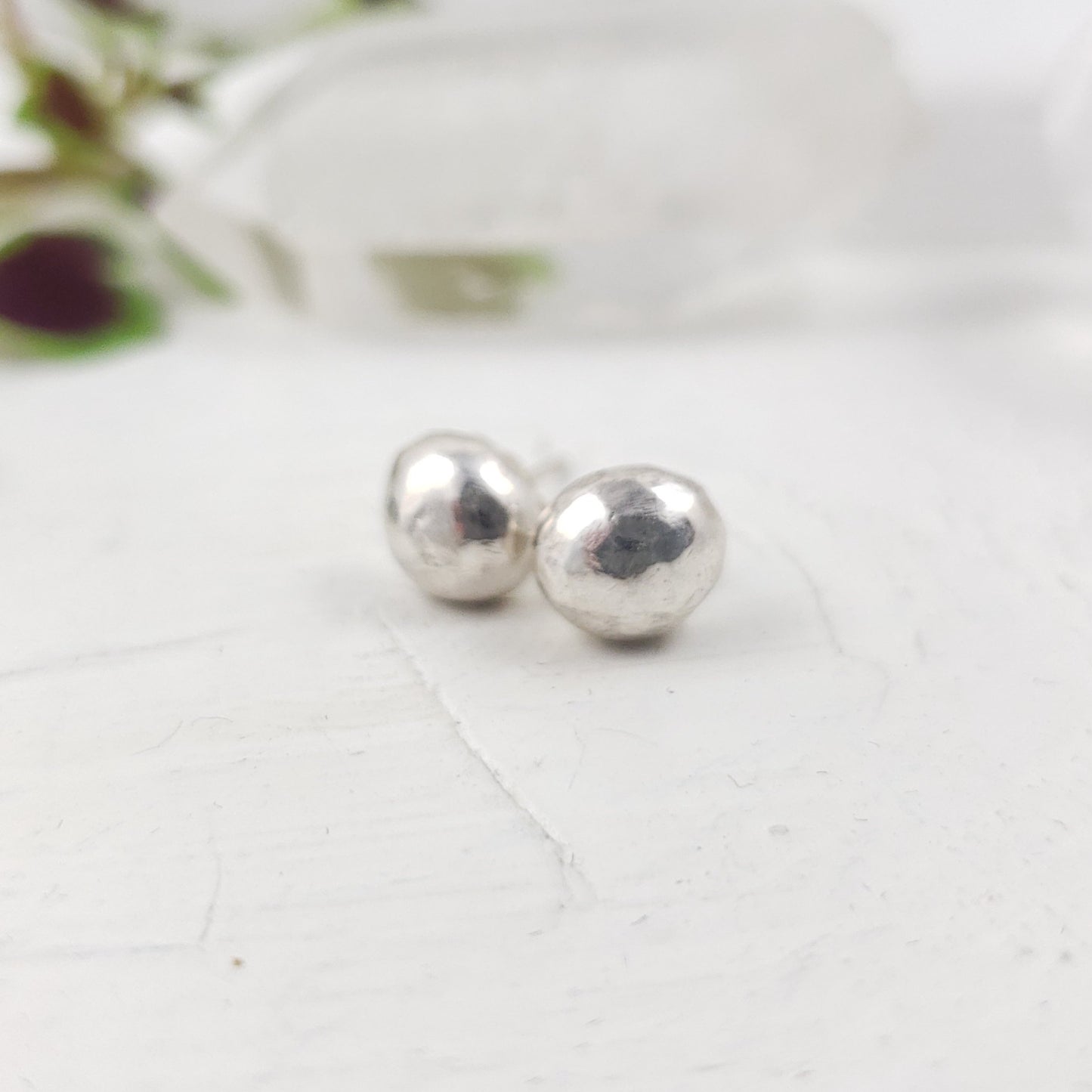 Tachuelas de guijarros de plata