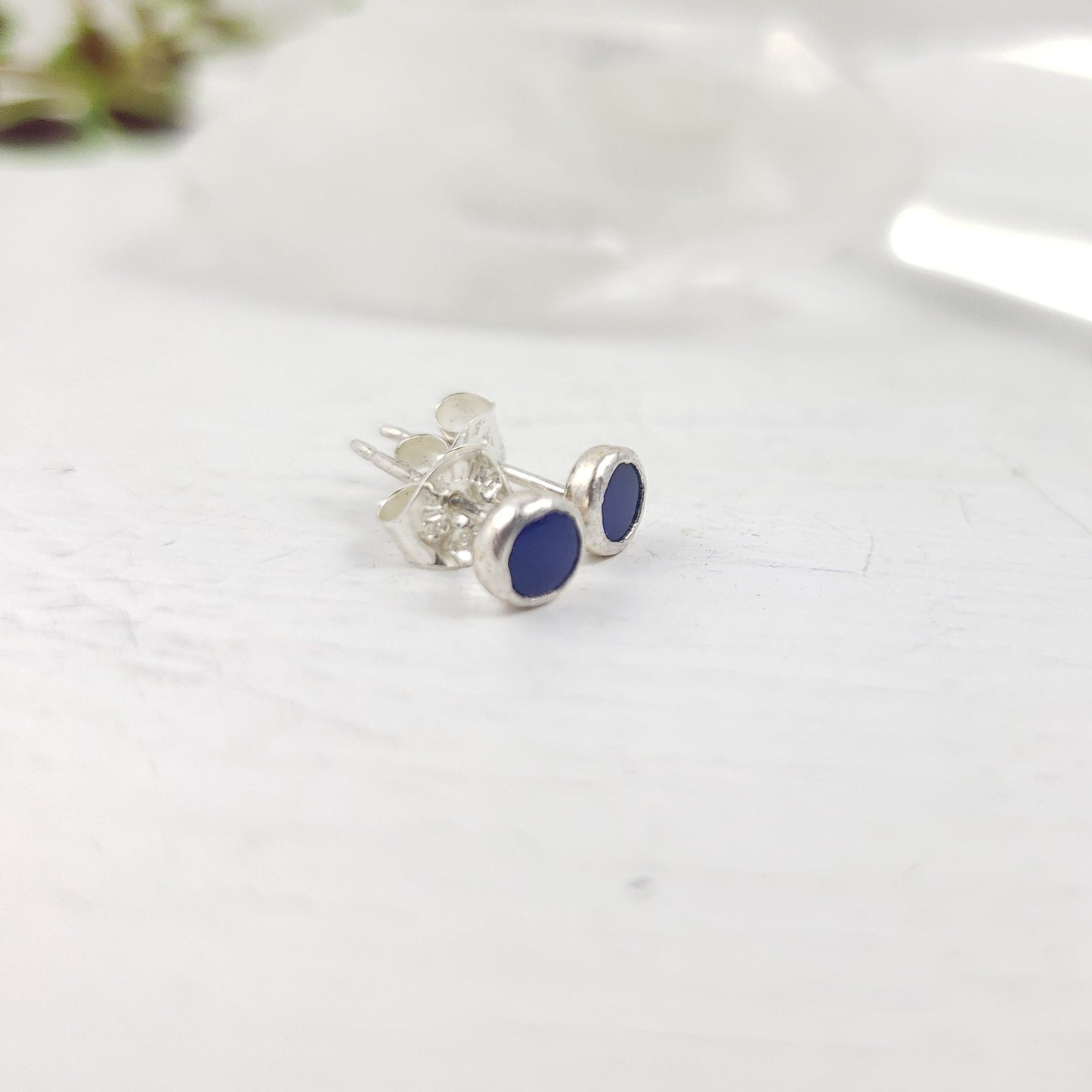 Petits clous d'opale bleue