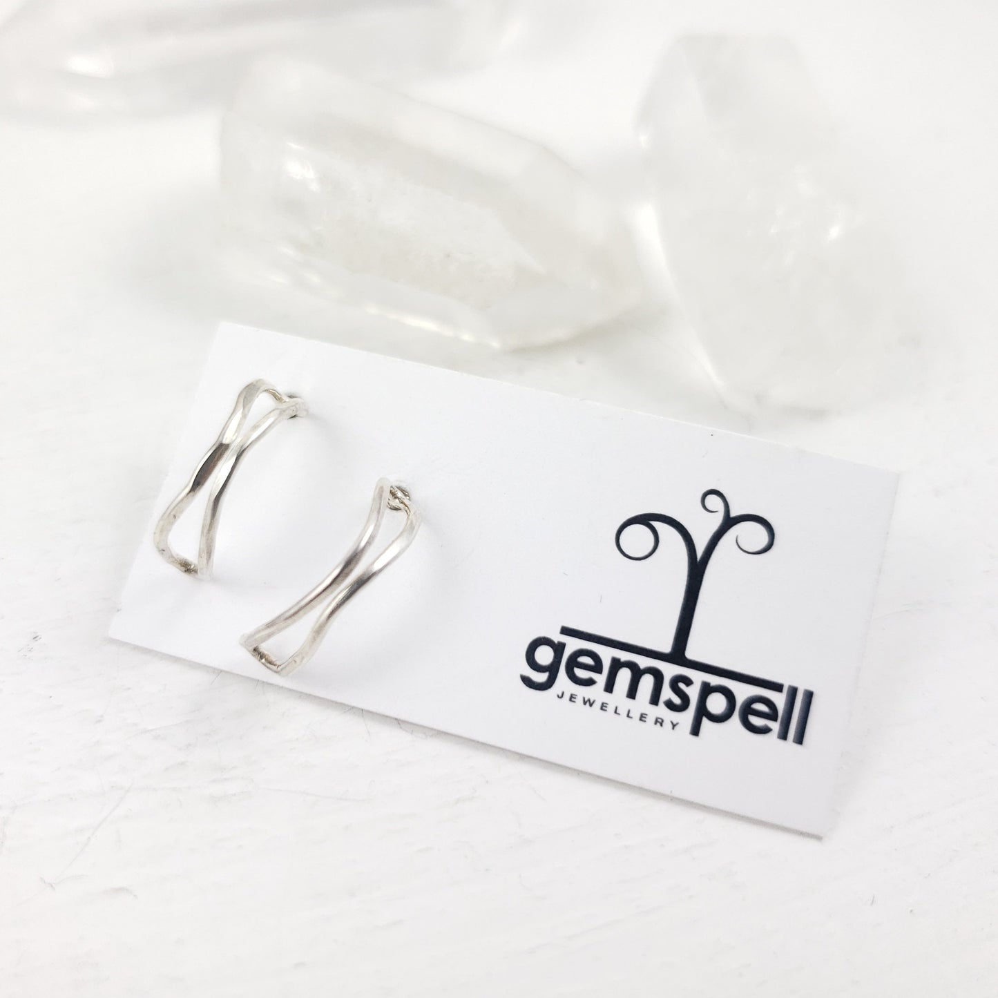 Pendientes de medio aro facetados de plata