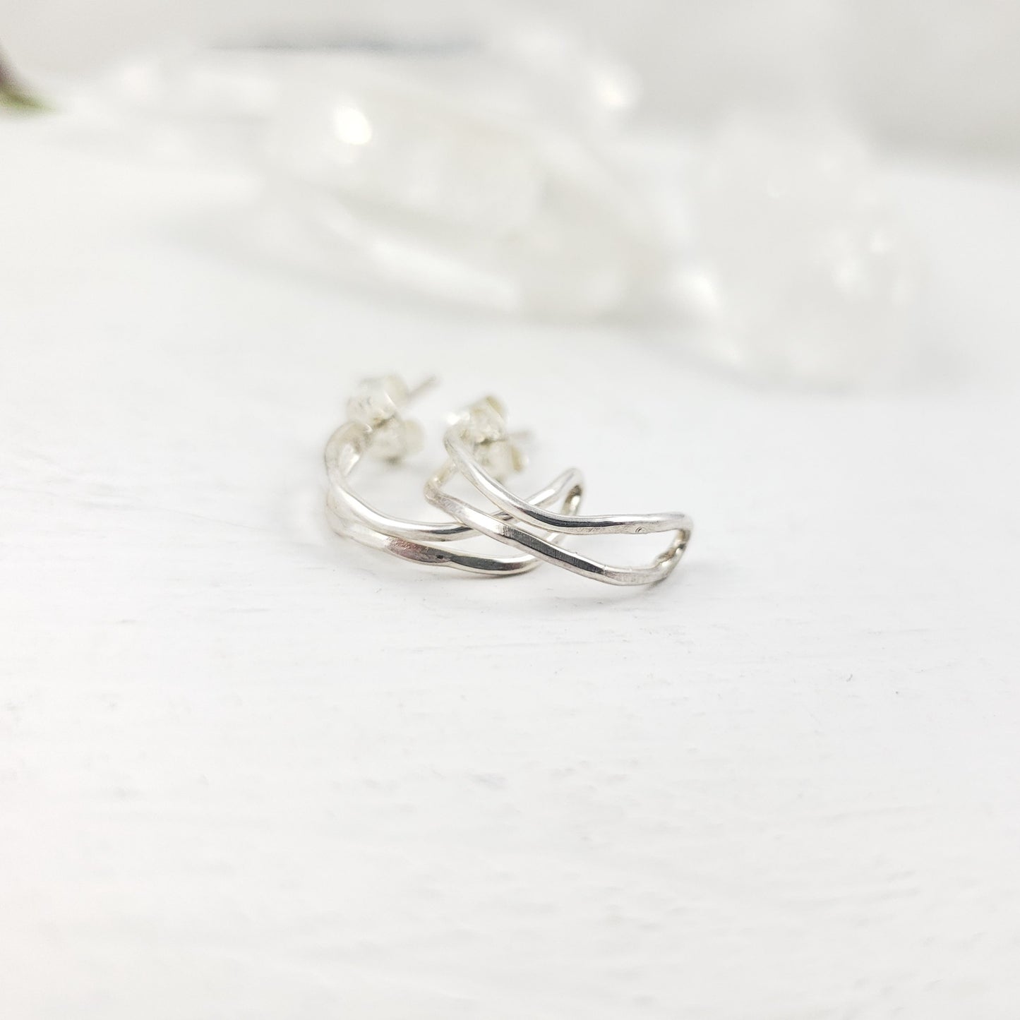 Pendientes de medio aro facetados de plata