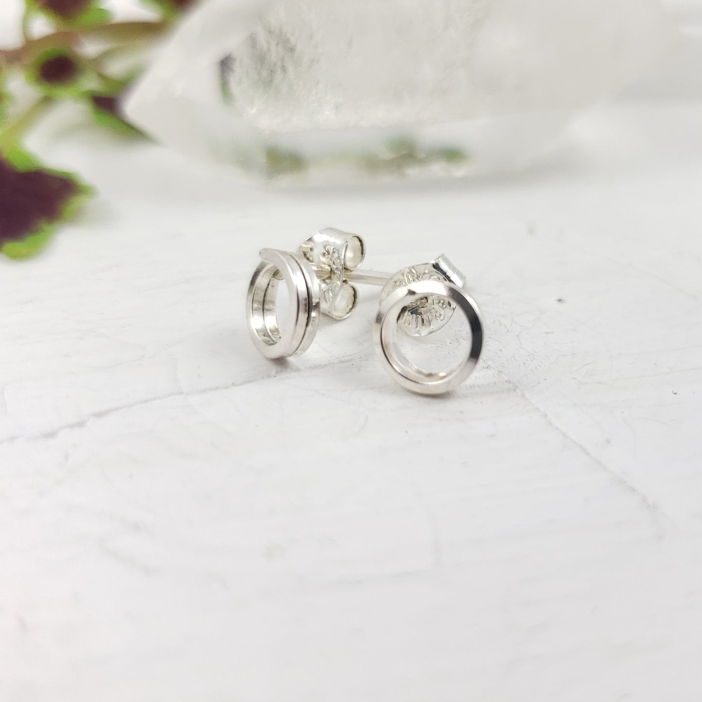 Pendientes de plata en espiral.