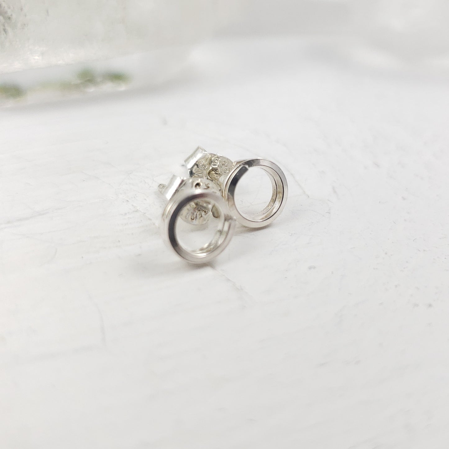 Pendientes de plata en espiral.