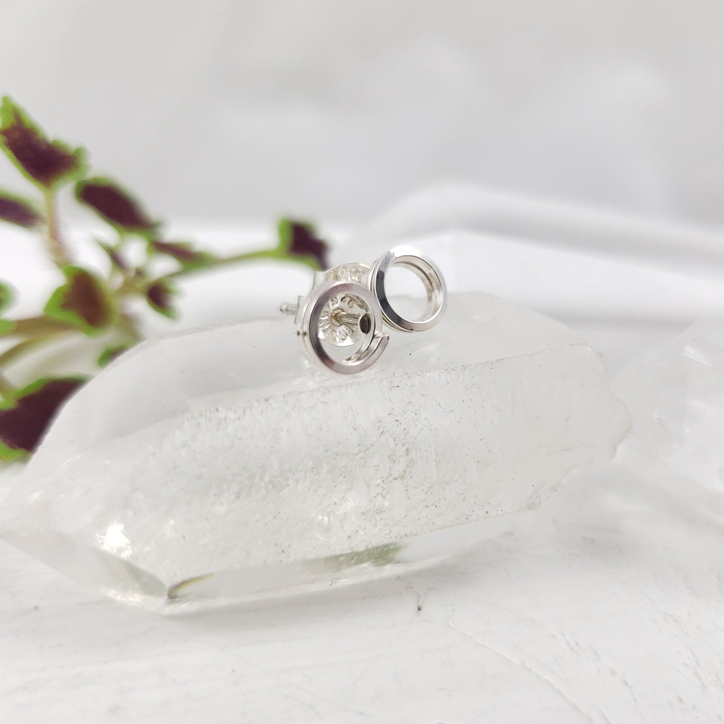 Pendientes de plata en espiral.